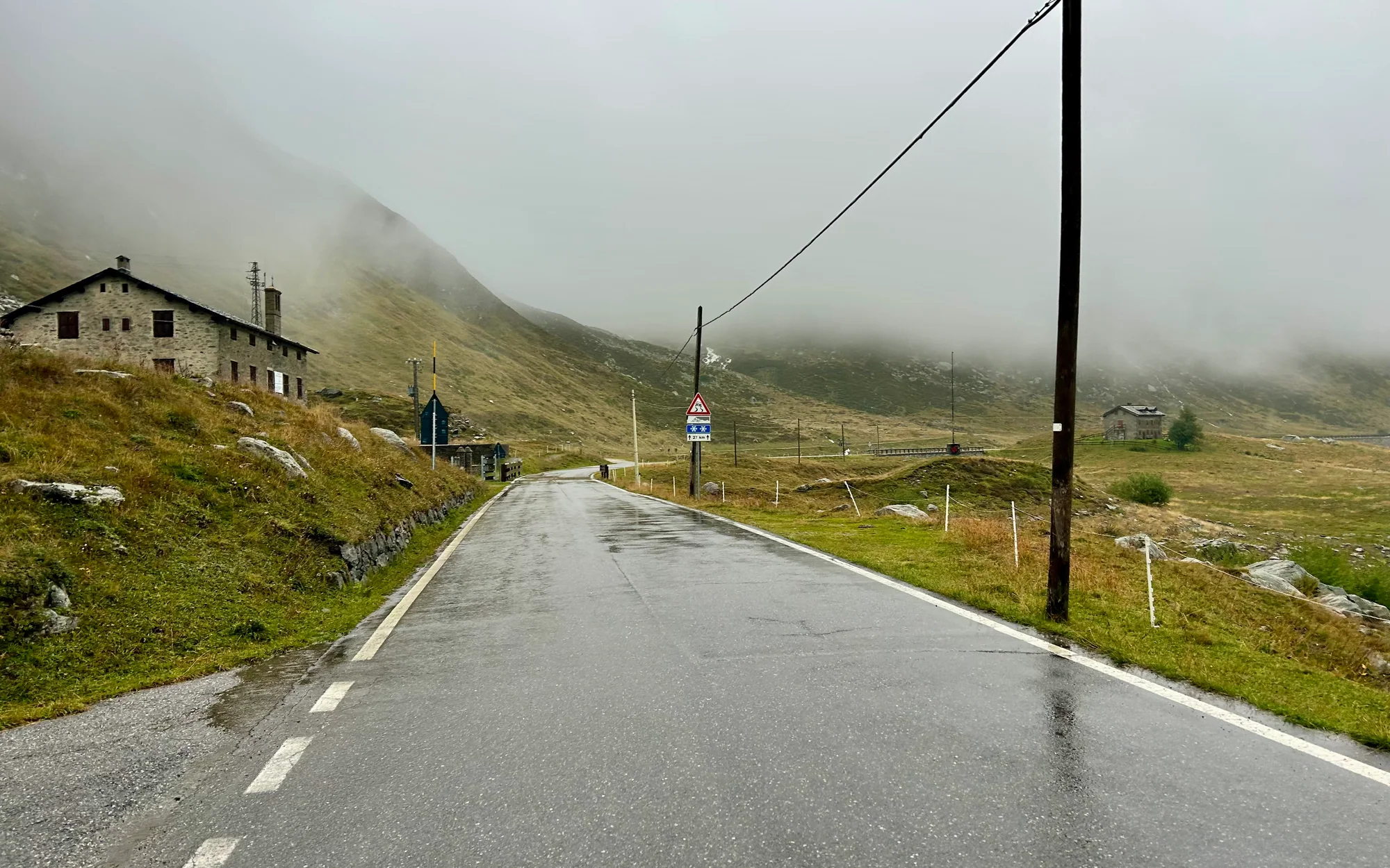 Hochalpine Auffahrt zum Passo dello Spluga