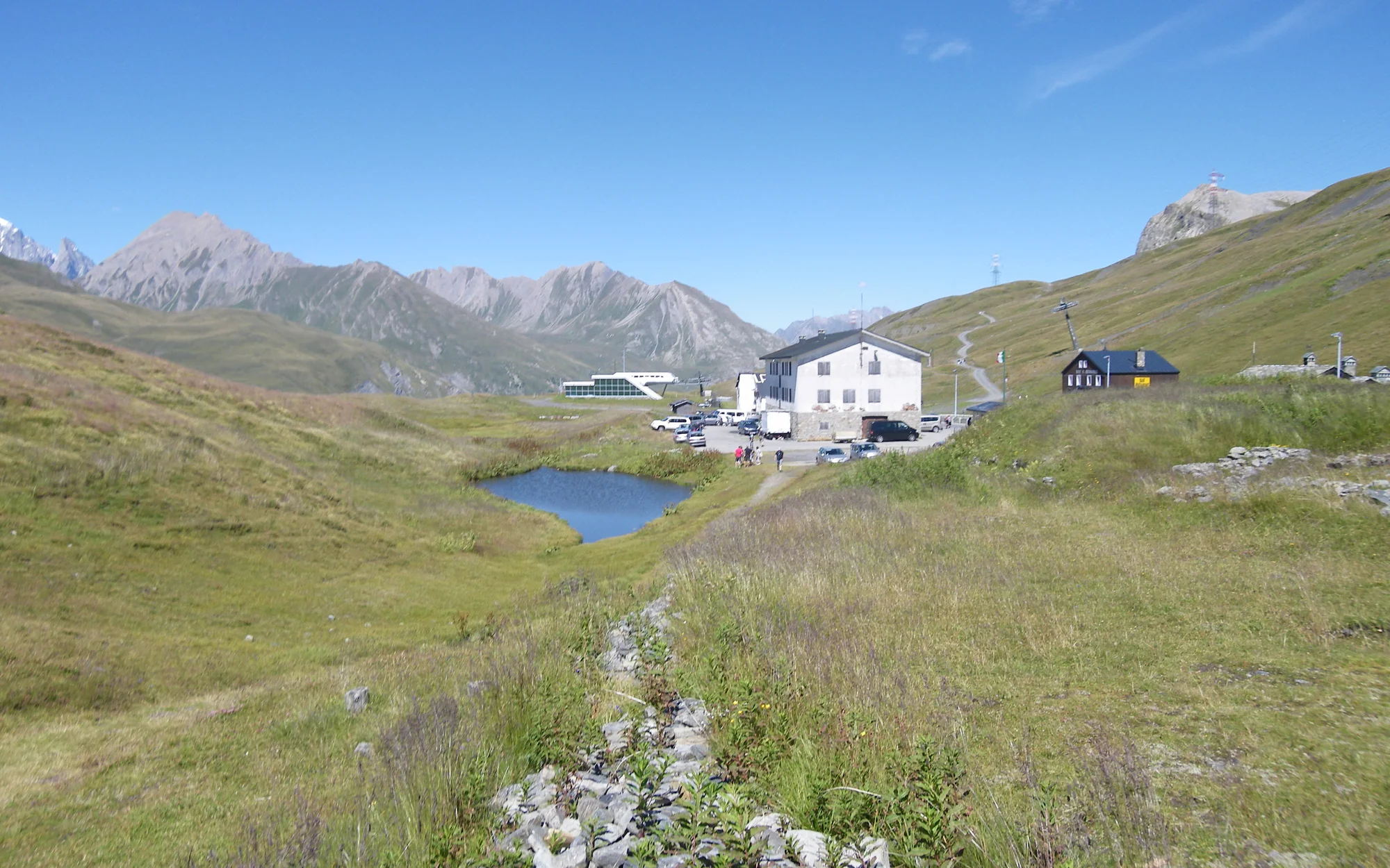 Weite Passlandschaft am Col du Petit Saint Bernard