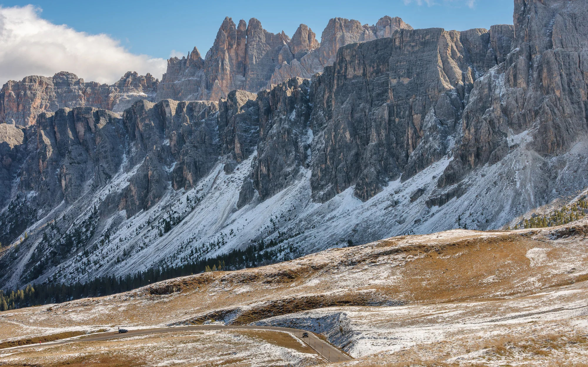 Passstraße am Giau unter Lastoni di Formin und Croda da Lago